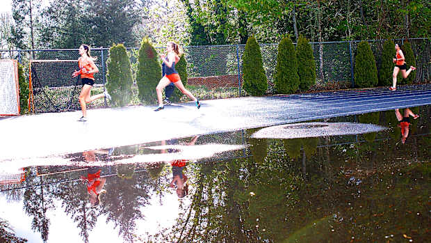 generic track and field girls distance runners photo Diana Dettwyler